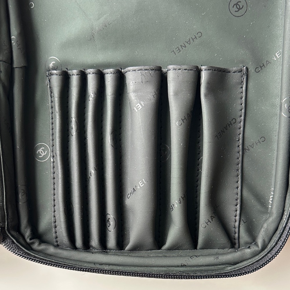 CHANEL Black Case for Makeup Brushes - Picture 9 of 11